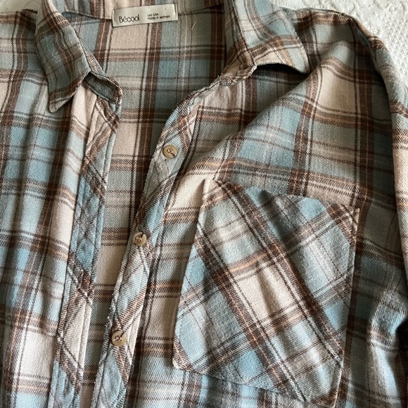 Women’s plaid flannel - Picture 4 of 6